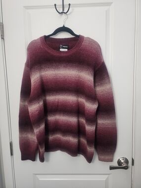 3/$25 Original Use Maroon and Cream Ombre Crewneck Sweater